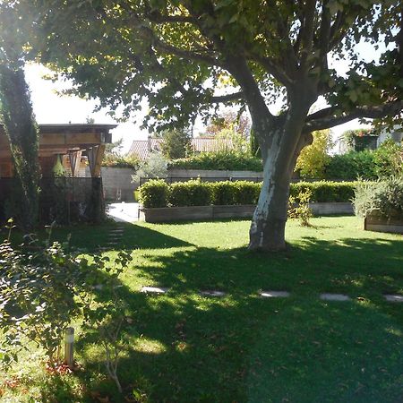 La Maison Bleue LʼIsle-sur-la-Sorgue Dış mekan fotoğraf