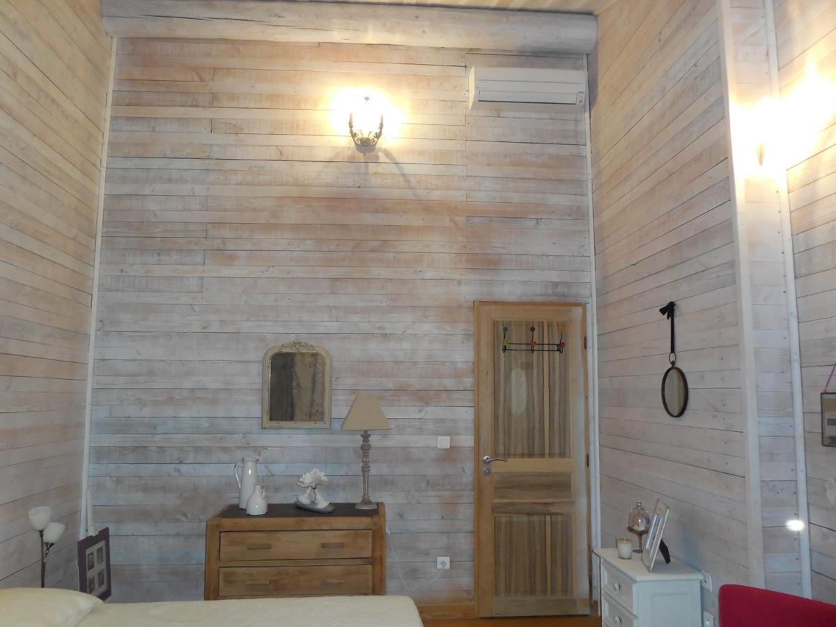 La Maison Bleue LʼIsle-sur-la-Sorgue Dış mekan fotoğraf