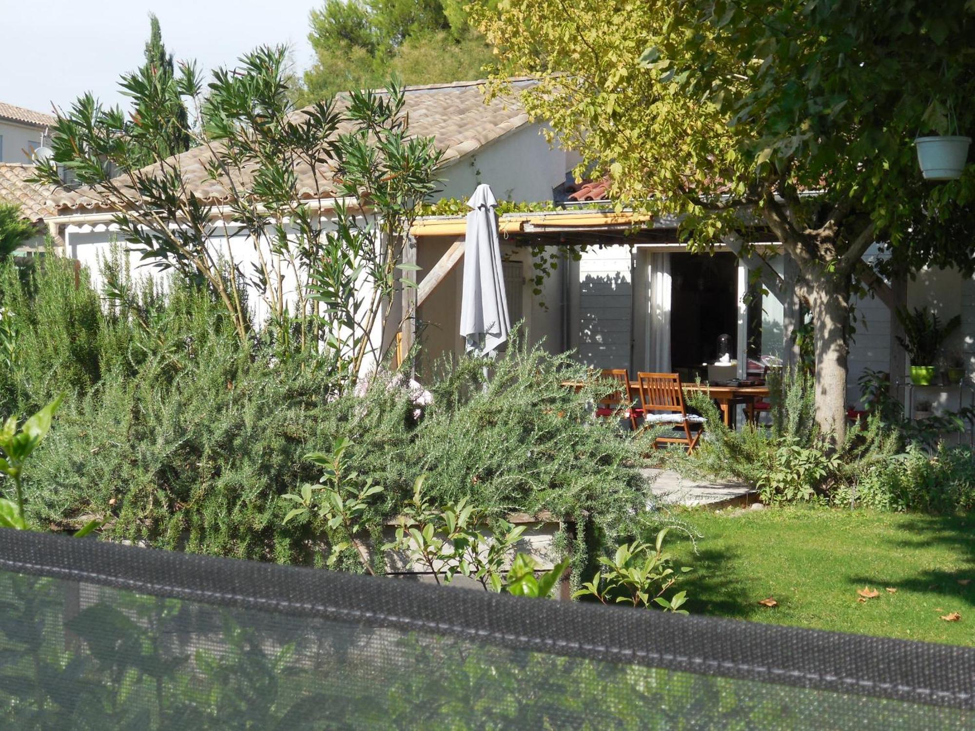 La Maison Bleue LʼIsle-sur-la-Sorgue Dış mekan fotoğraf
